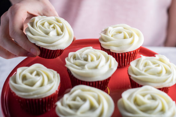 The Best Cream Cheese Frosting   Cream Cheese Frosting 7 572x381 